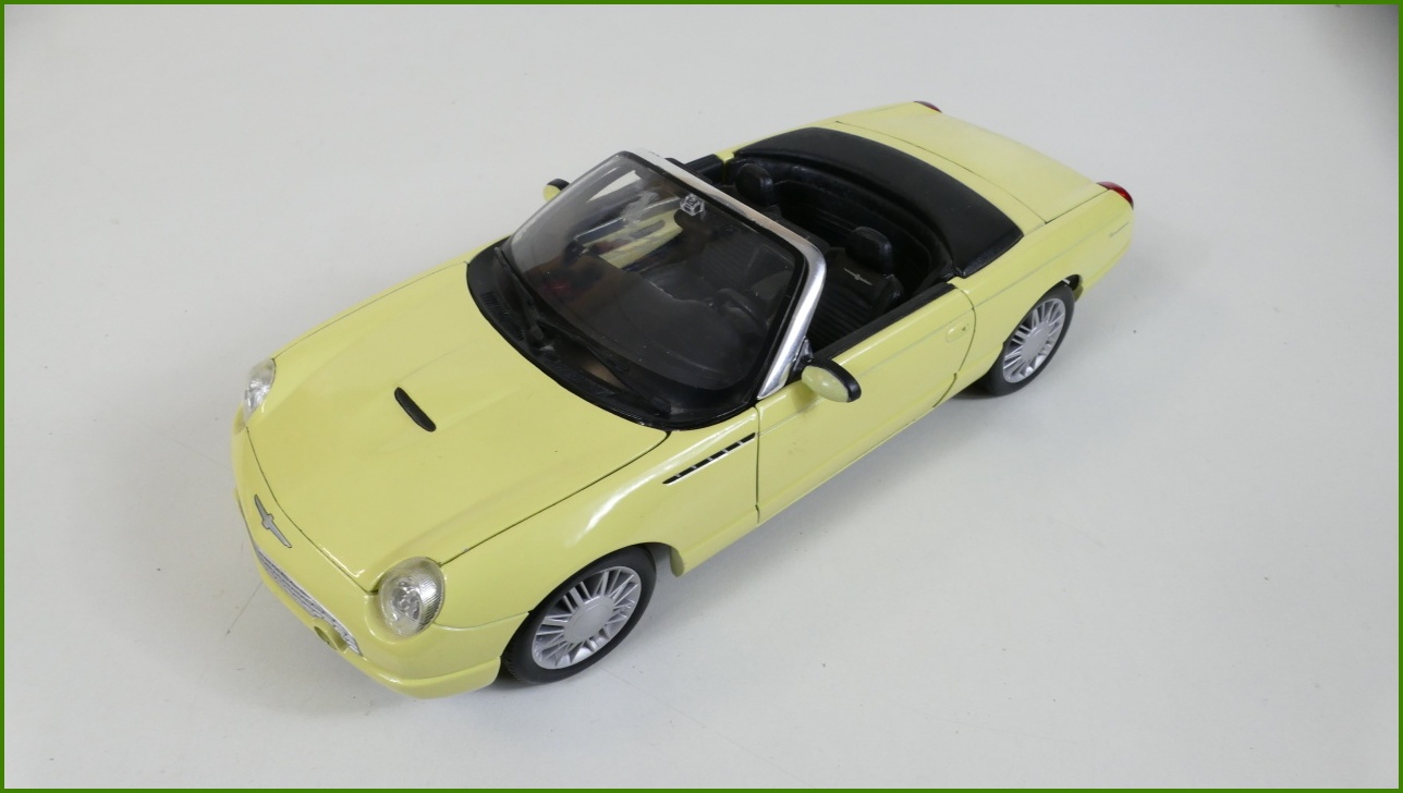 Model Auta Maisto 1:18 Thunderbird
