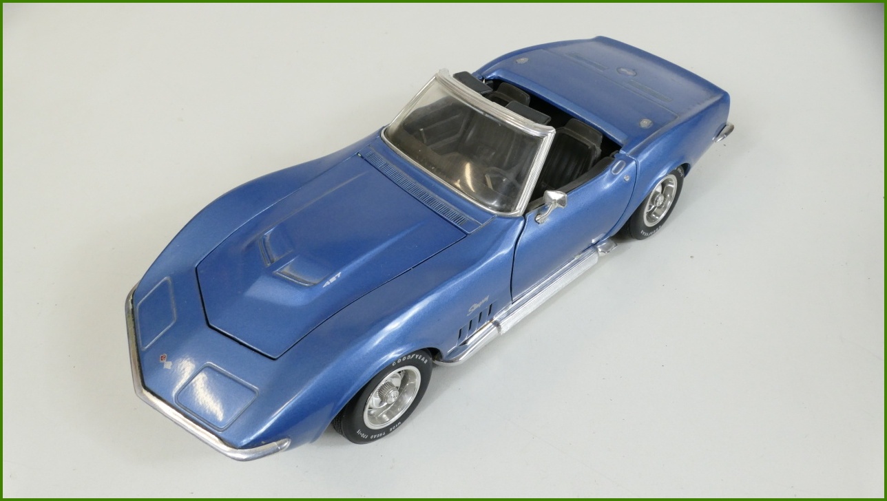 Model Auta Revell 1:18 - ´69 Corvette Stingray 427