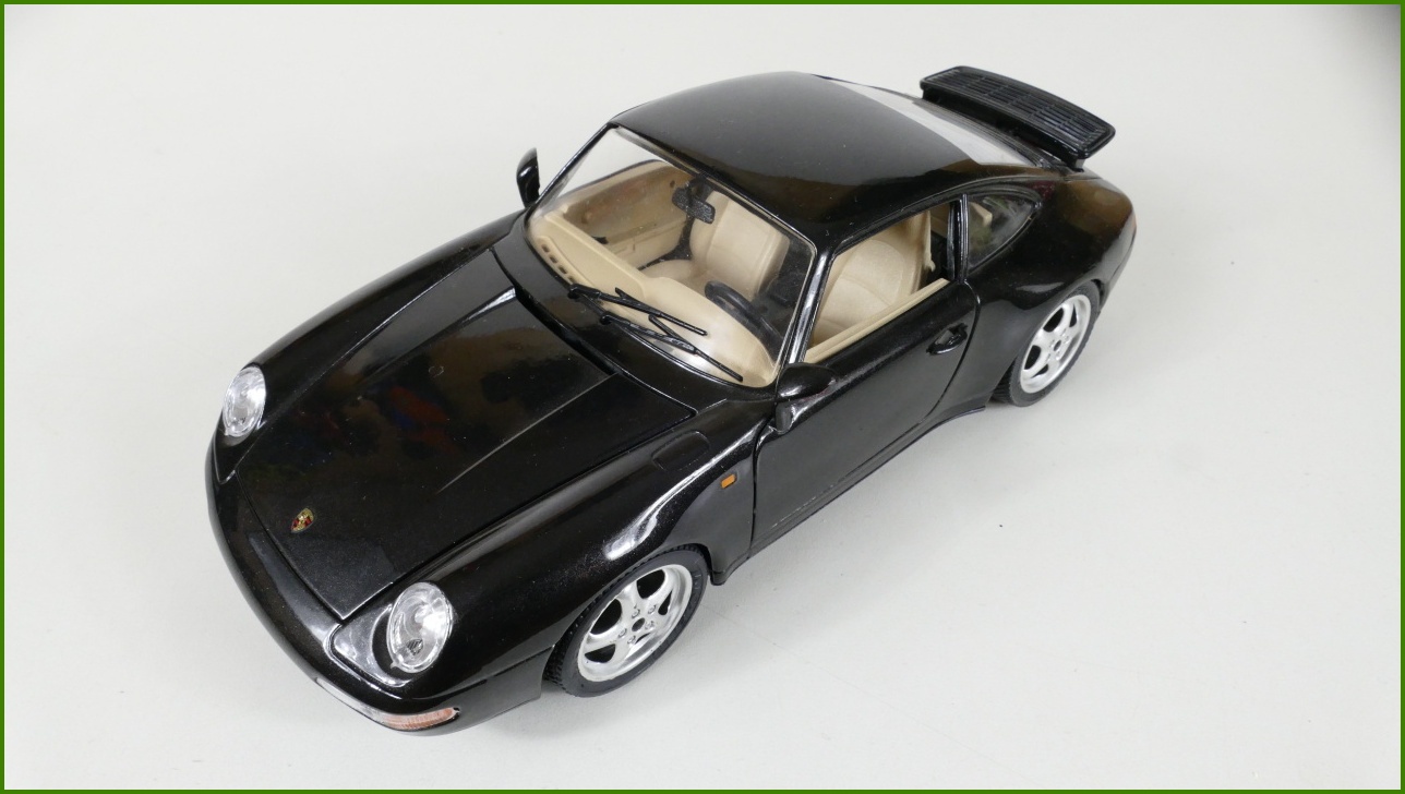 Kovový Model Bburago 1:18 - Porsche 911 Carrera (1993)