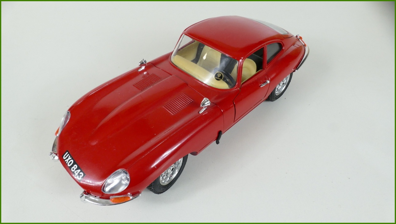 Kovový Model Bburago 1:18 - Jaguar "E" (1961) - Viz Popis