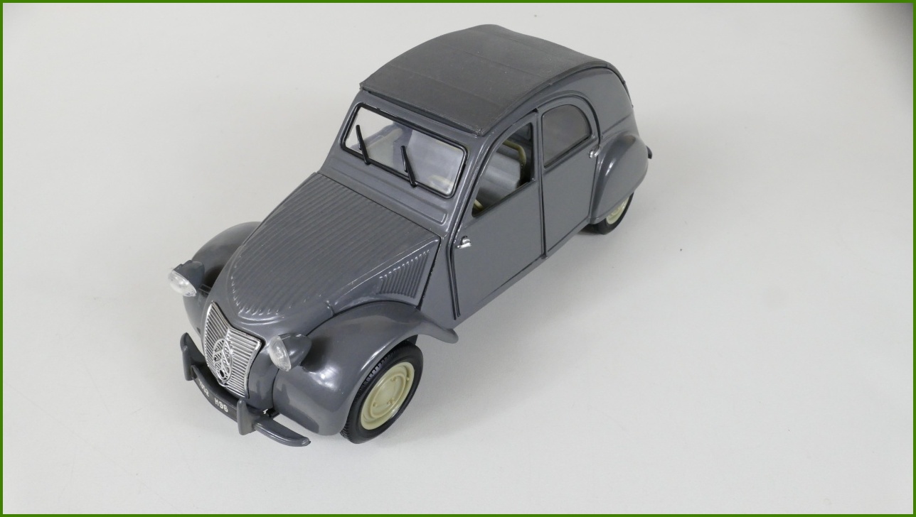 Model Auta Maisto 1:18 - Citroën 2CV (1952)