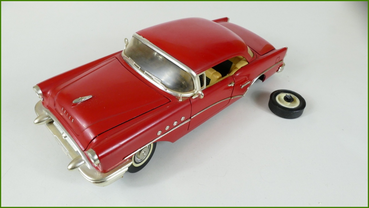 Model Auta MIRA 1:18 - Buick Century - Viz Popis