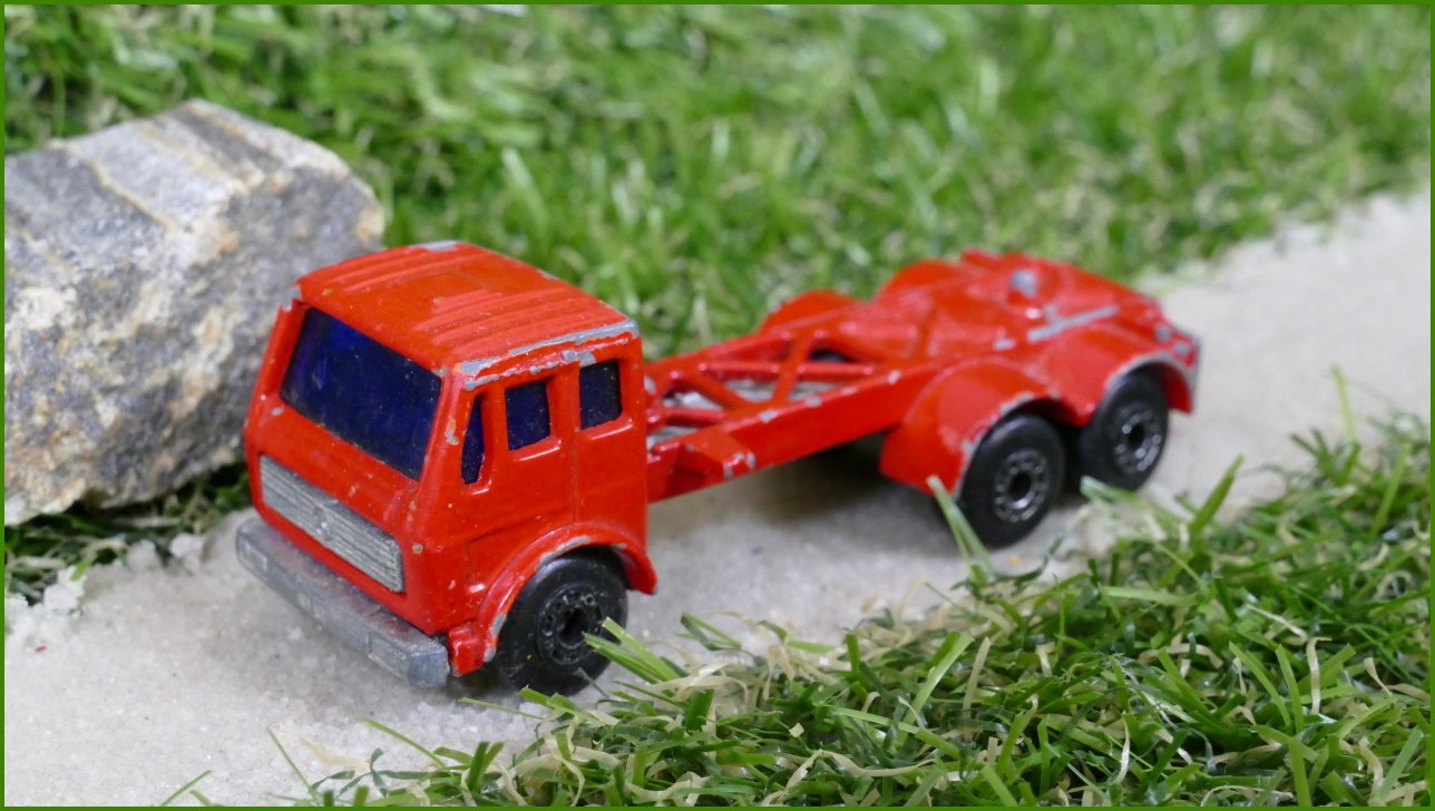 Model Autíčka Matchbox Lesney No.12 - Mercedes Container Truck
