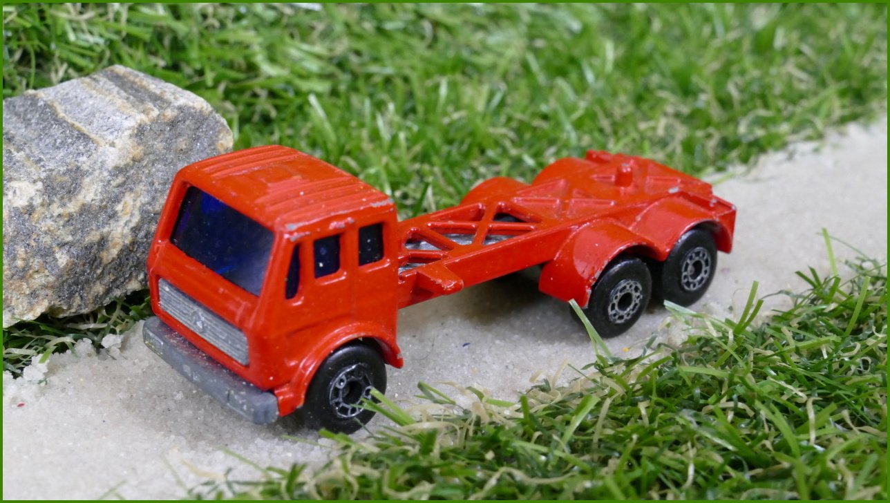 Model Autíčka Matchbox Lesney No.12 - Mercedes Container Truck