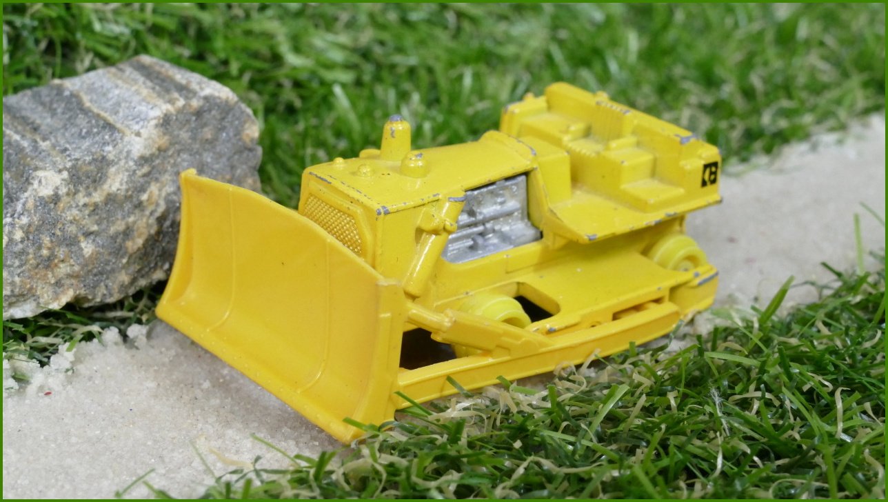 Model Autíčka Matchbox Lesney No.64 - Caterpillar Tractor - bez pásů