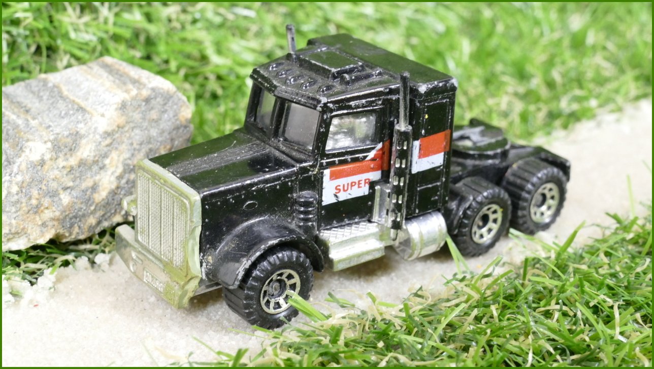 Model Autíčka Matchbox Lesney Peterbilt - poškození předního narázníku