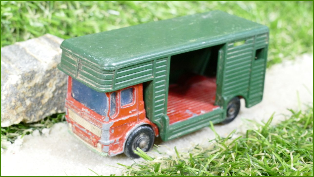 Model Autíčka Matchbox Lesney No.17 - Horse Box - bez bočních dveří