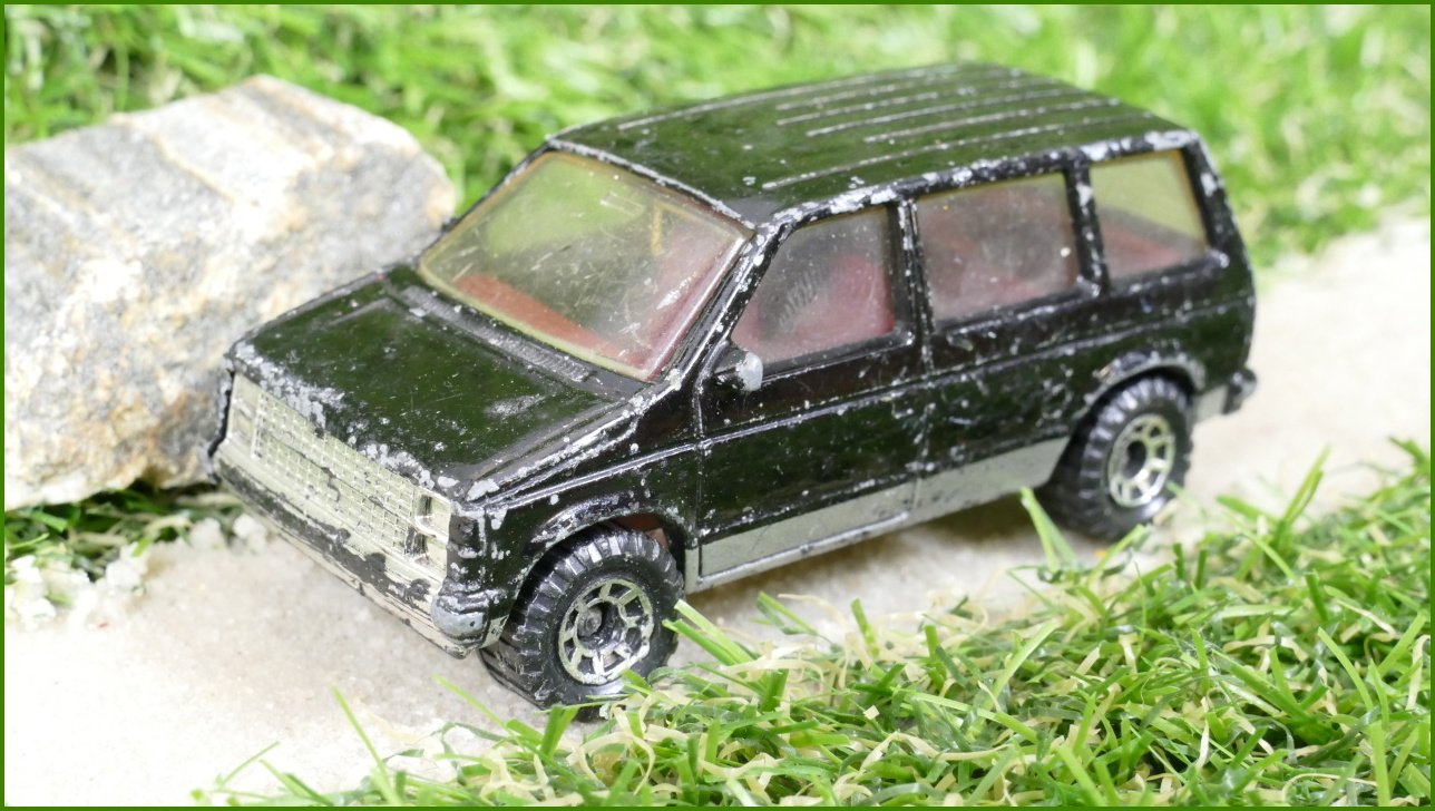 Autíčko Matchbox (Made in England) 1984 Dodge Caravan