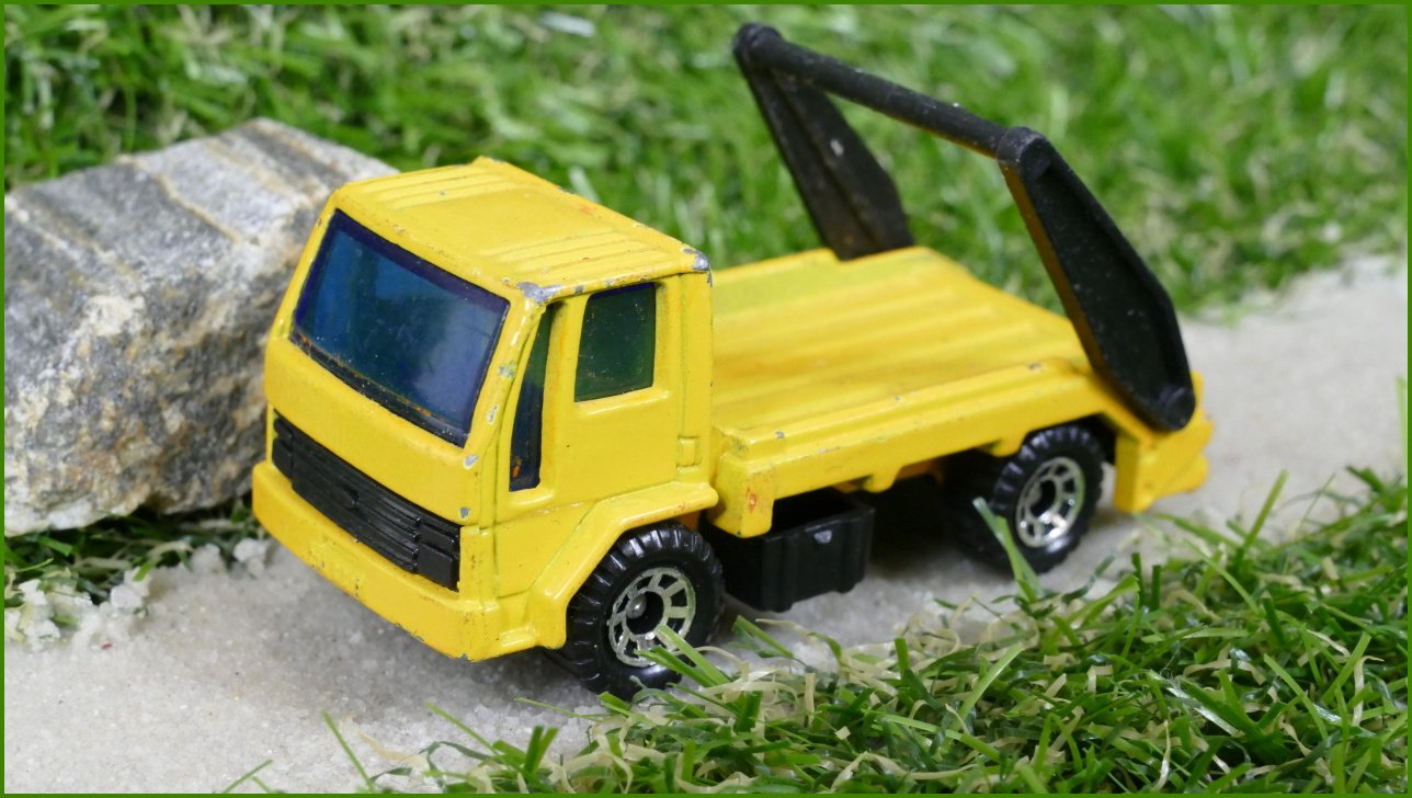 Autíčko Matchbox (Thailand) Ford Cargo Skip Truck - bez korby