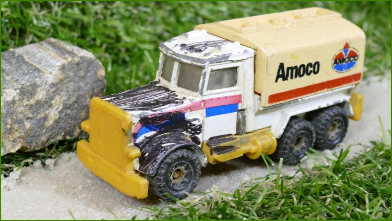 Autíčko Matchbox (Macau) Peterbilt - pokreslený