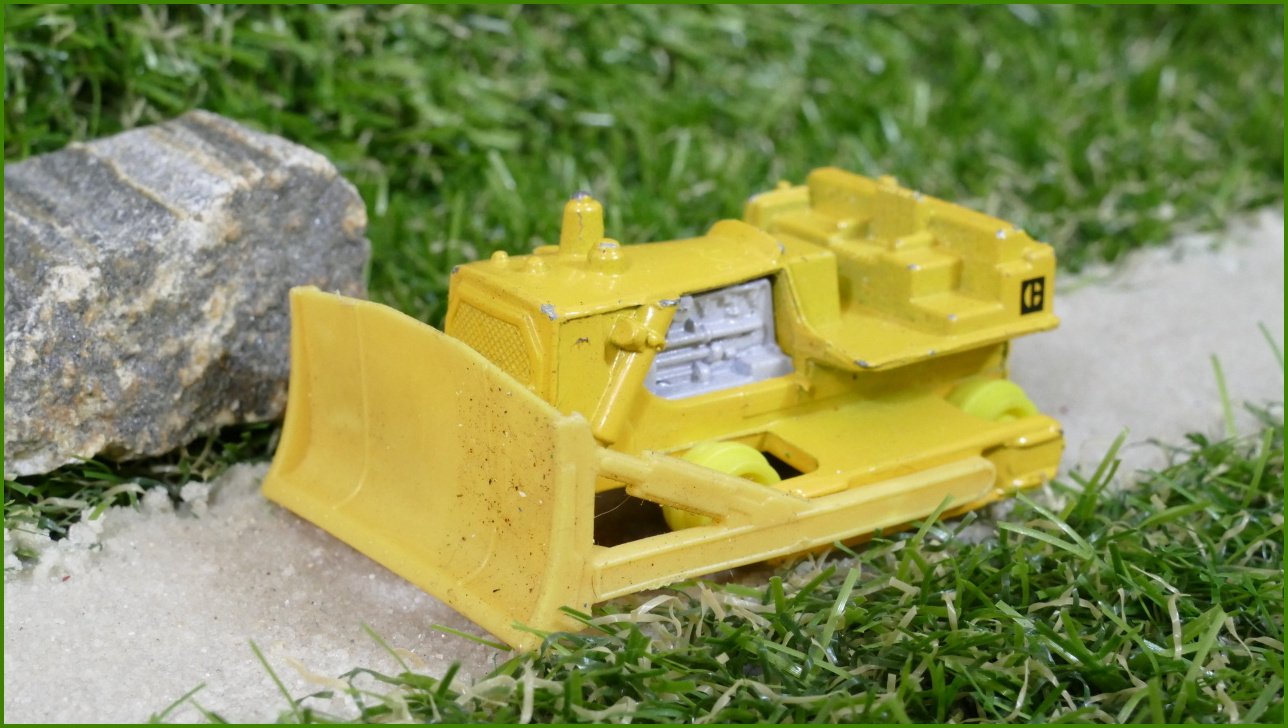 Matchbox Autíčko Angličák (Macau) Caterpillar - bez pásů, střechy