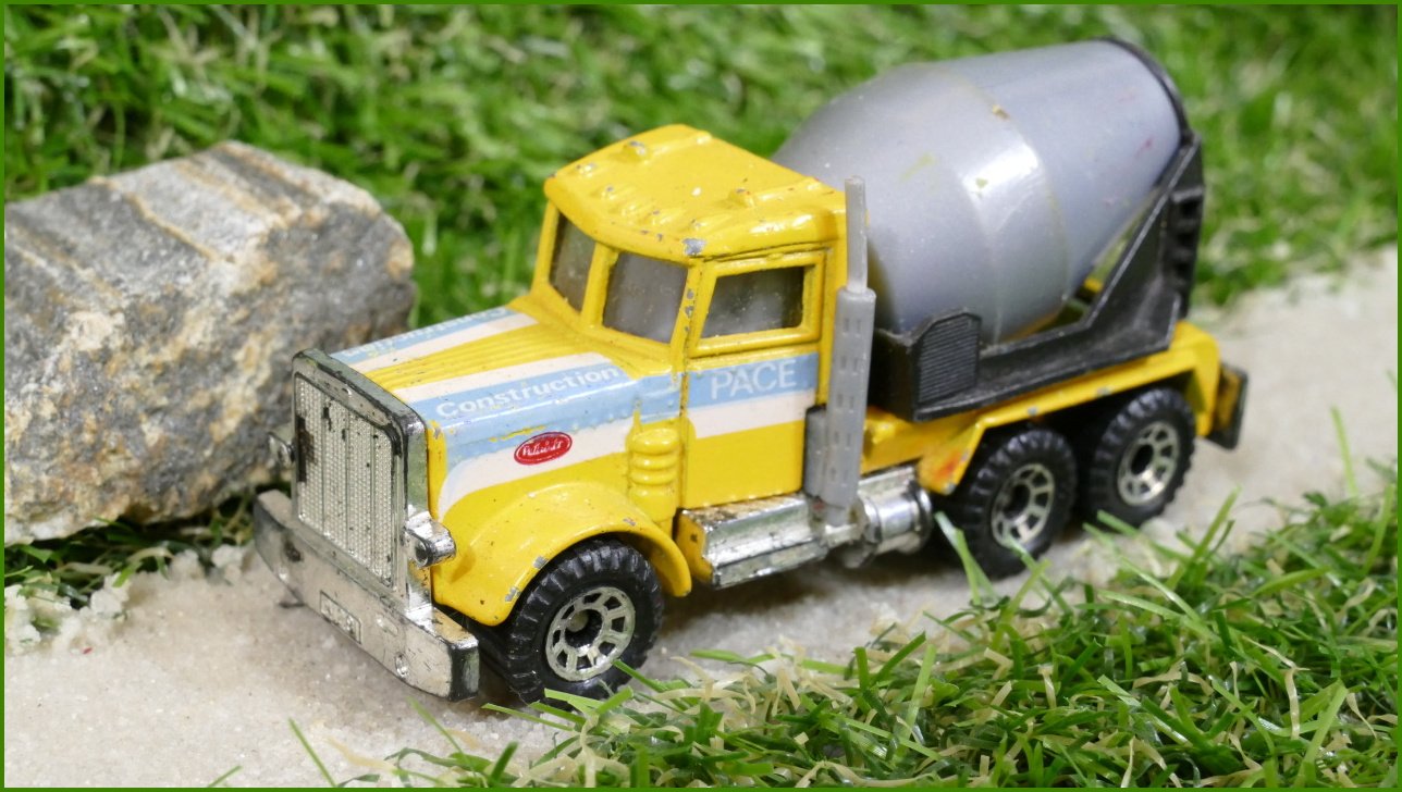 Matchbox Autíčko Angličák (Macau) Peterbilt - vada jeden výfuk