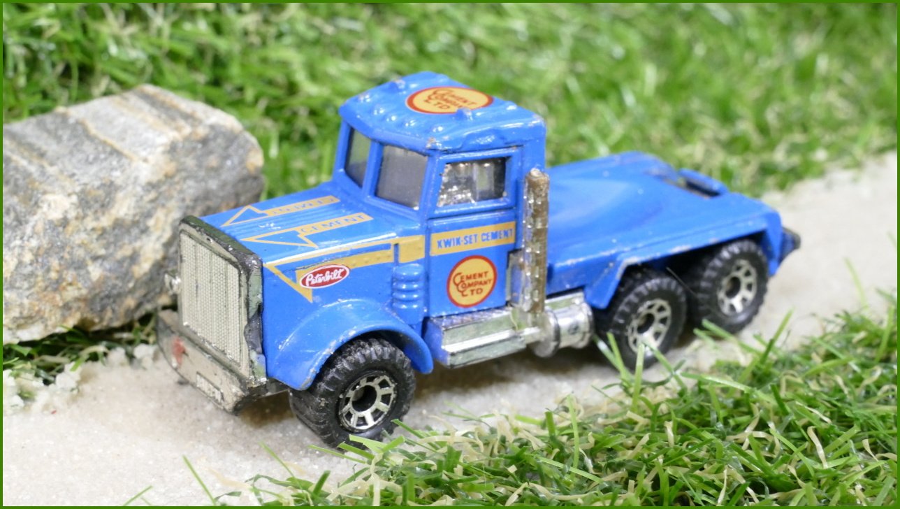 Matchbox Autíčko Angličák (Macau) Peterbilt - vada masky