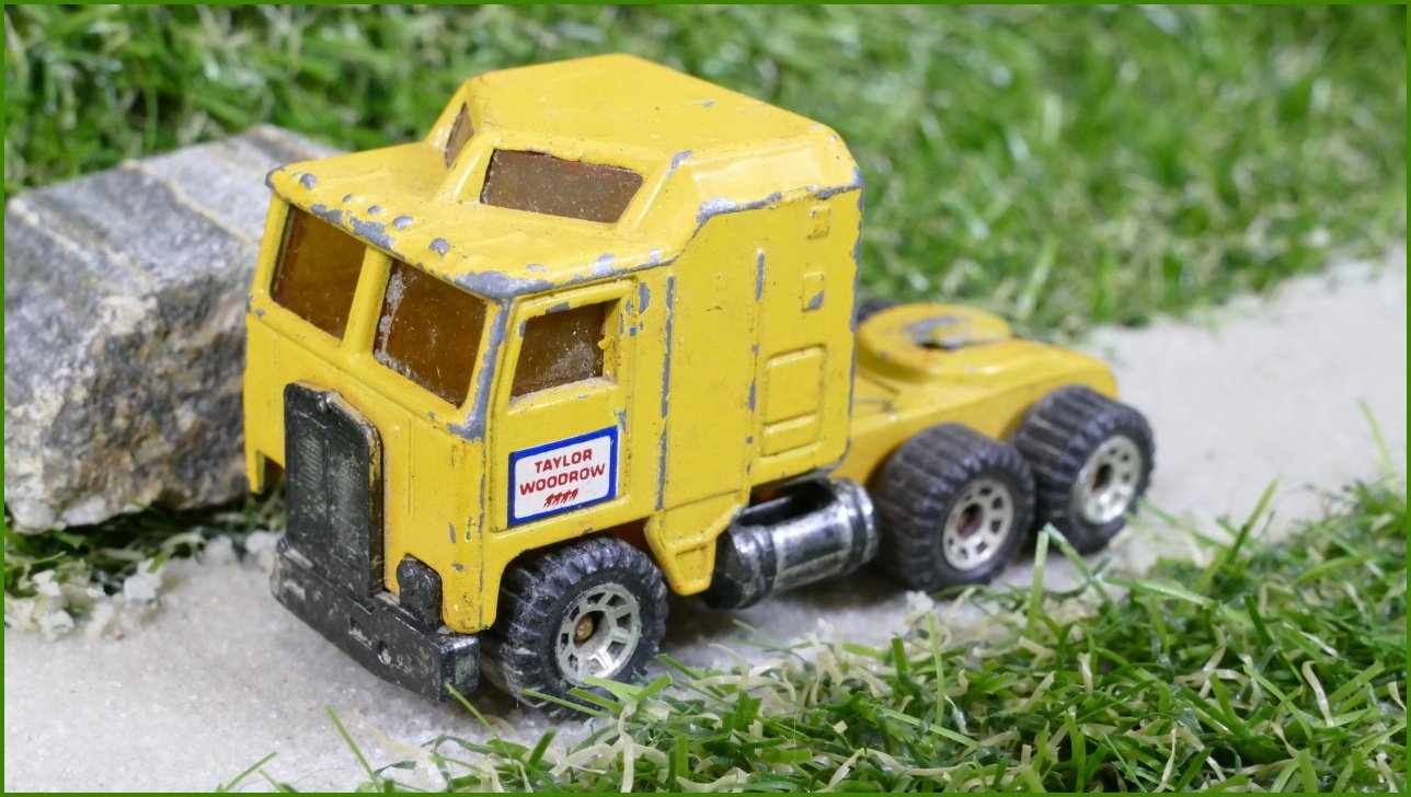 Matchbox Autíčko Angličák (Macau) Kenworth - vada masky