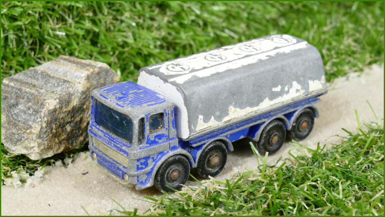 Model Autíčka Matchbox Lesney No.32 - Leyland Petrol Tanker