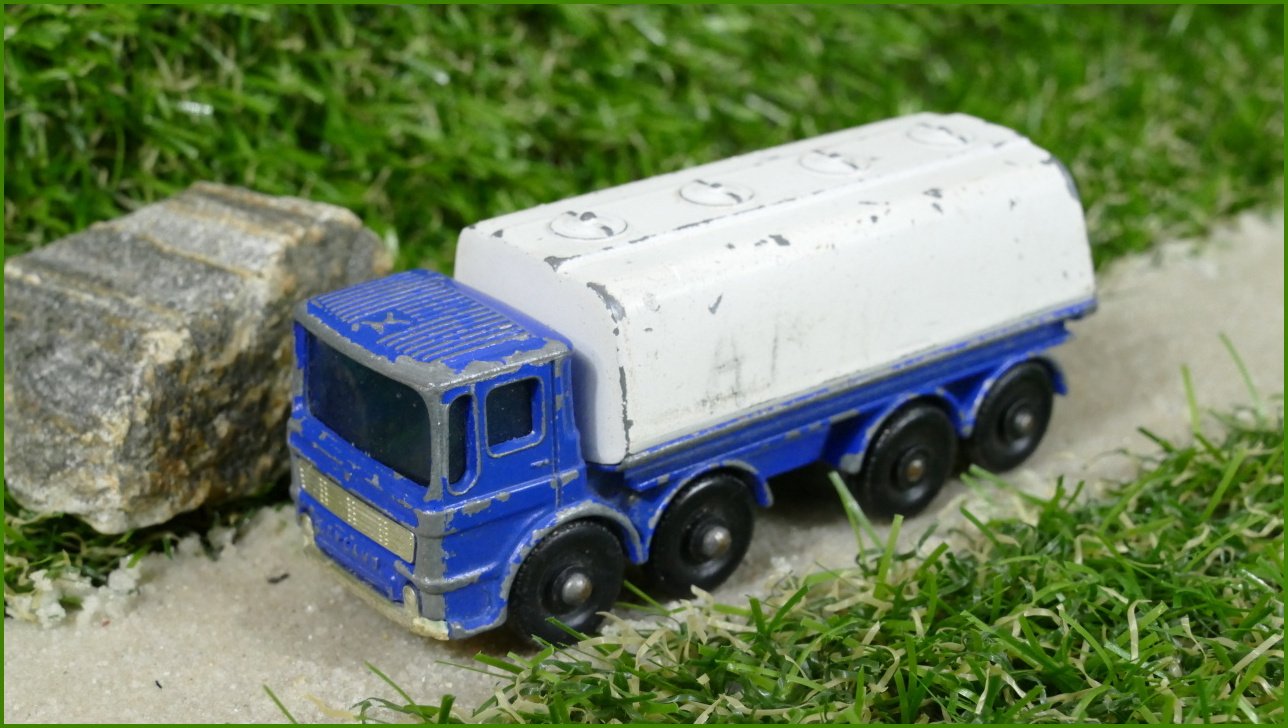 Model Autíčka Matchbox Lesney No.32 - Leyland Petrol Tanker