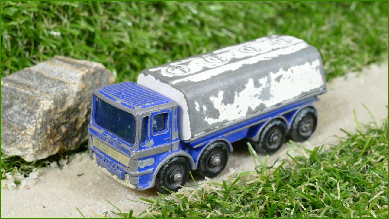 Model Autíčka Matchbox Lesney No.32 - Leyland Petrol Tanker