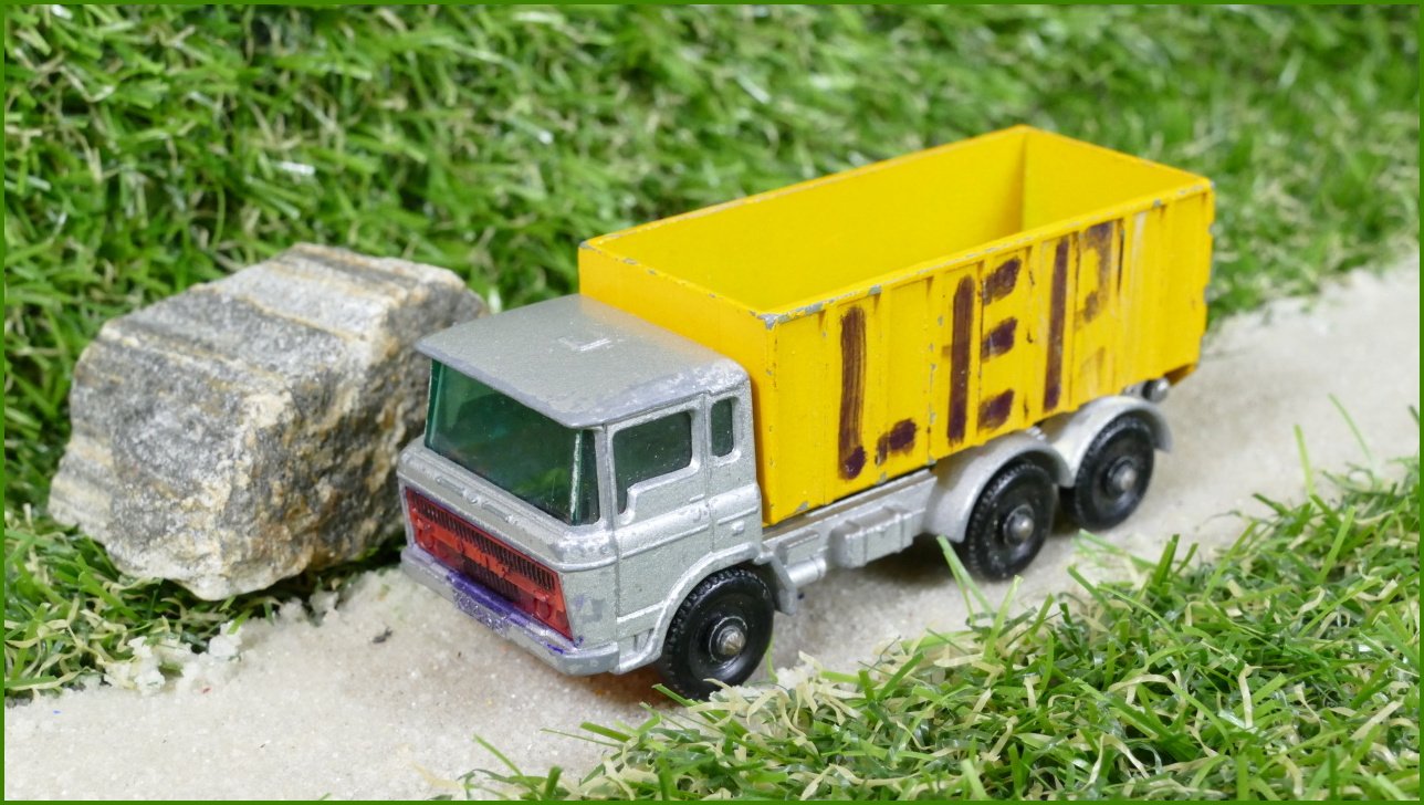 Model Autíčka Matchbox Lesney No.47 - Tipper Container Truck - pokreslený