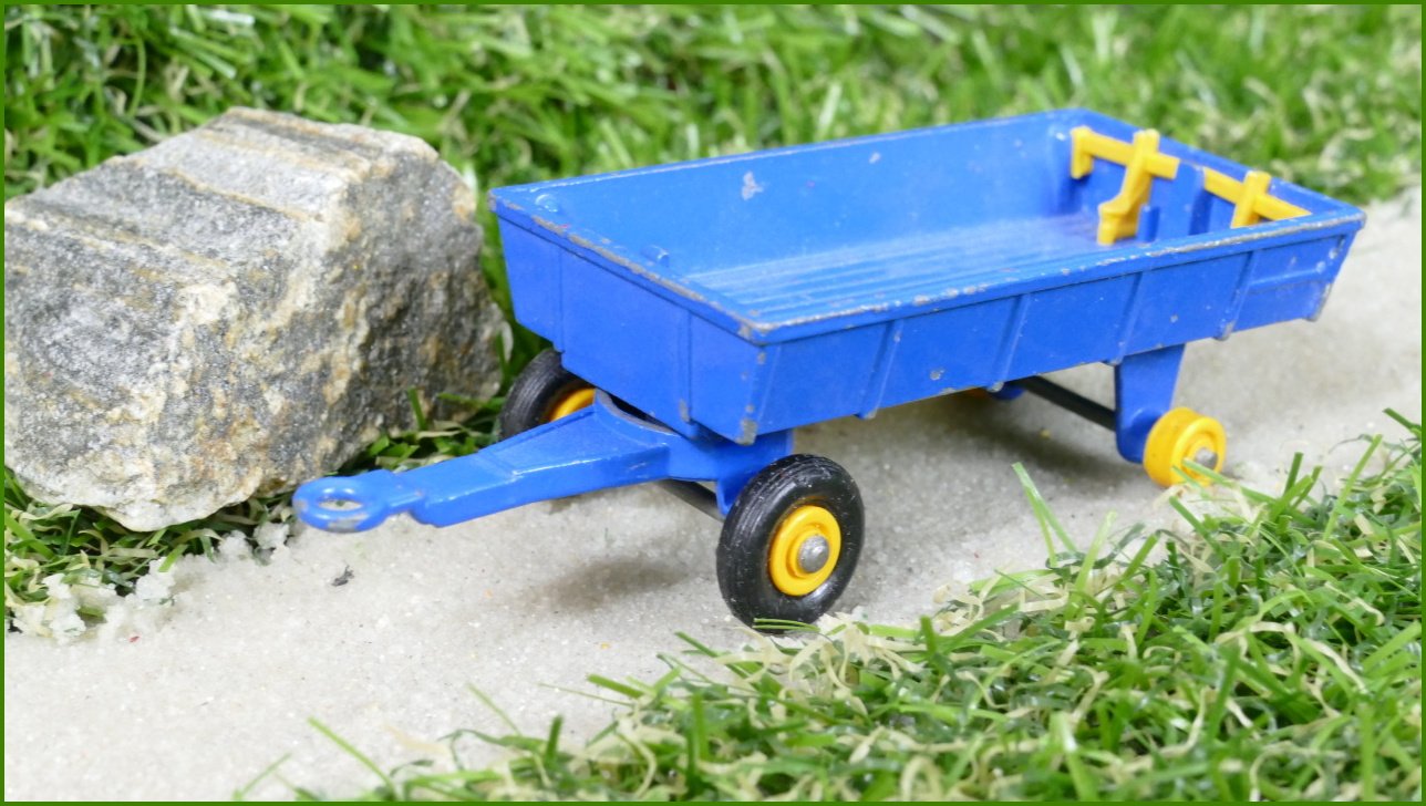 Model Autíčka Matchbox Lesney No.40 - Hay Trailer - bez zadních pneu