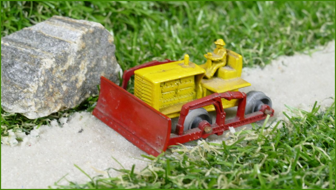Model Autíčka Matchbox Lesney No.18 - Caterpillar Bulldozer