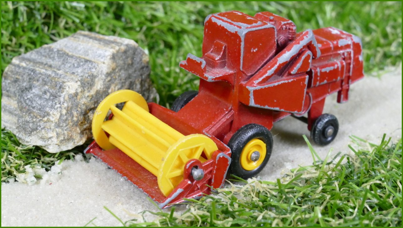 Model Autíčka Matchbox Lesney No.65 - Class Combine Harvester