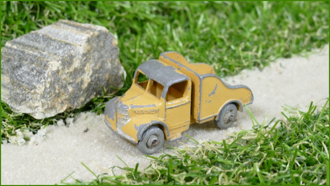 Model Autíčka Matchbox Lesney No.13 - Wreck Truck - bez ramene s hákem, uložení pravého předního kola není komplet