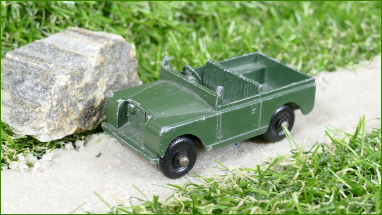 Model Autíčka Matchbox Lesney No.12 - Land Rover - bez rámu předního skla
