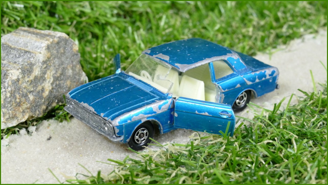Model Autíčka Matchbox Lesney No.25 - Ford Cortina - prasklé sklo a sloupky u něj