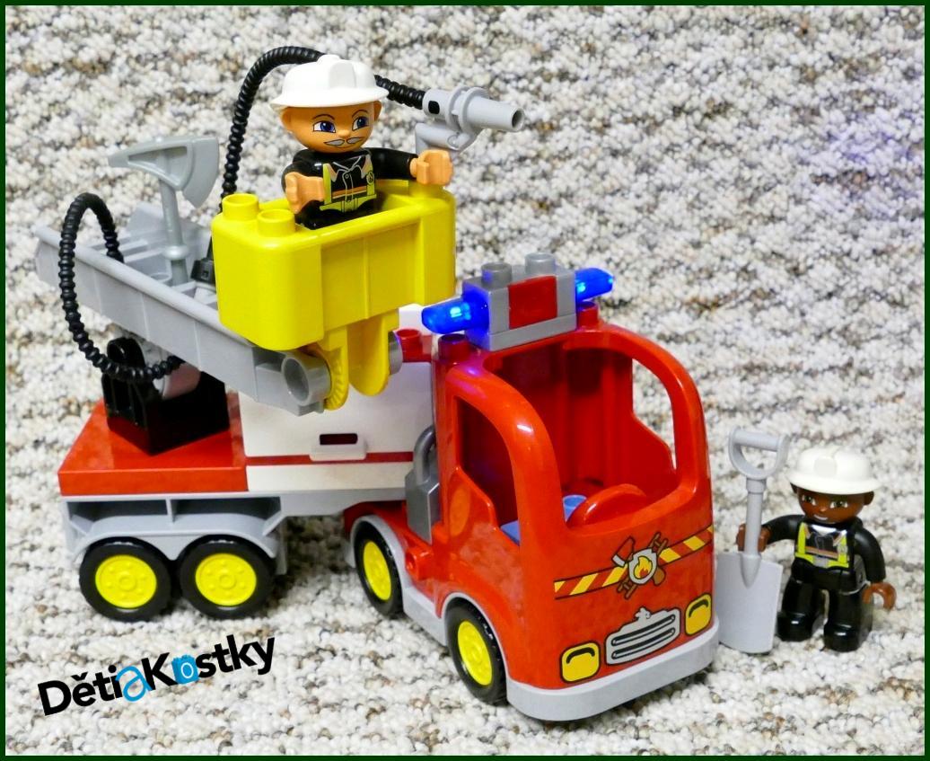Lego® Duplo® Hasičské Auto s Návěsem, Tryskou a Žebříkem