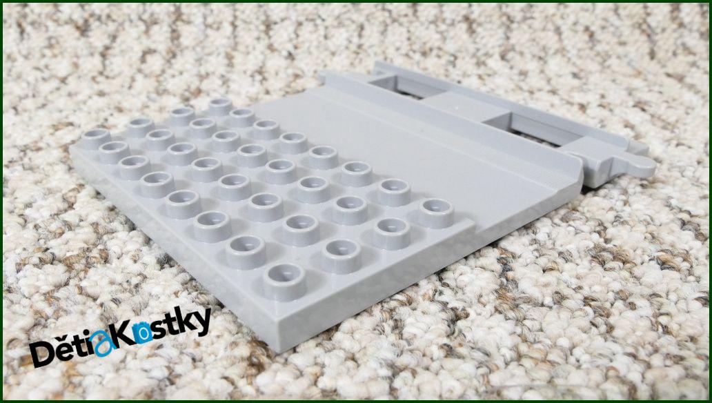 Lego® Duplo® Kolej s Plošinkou pro Stanice (Novější Světle Šedá)