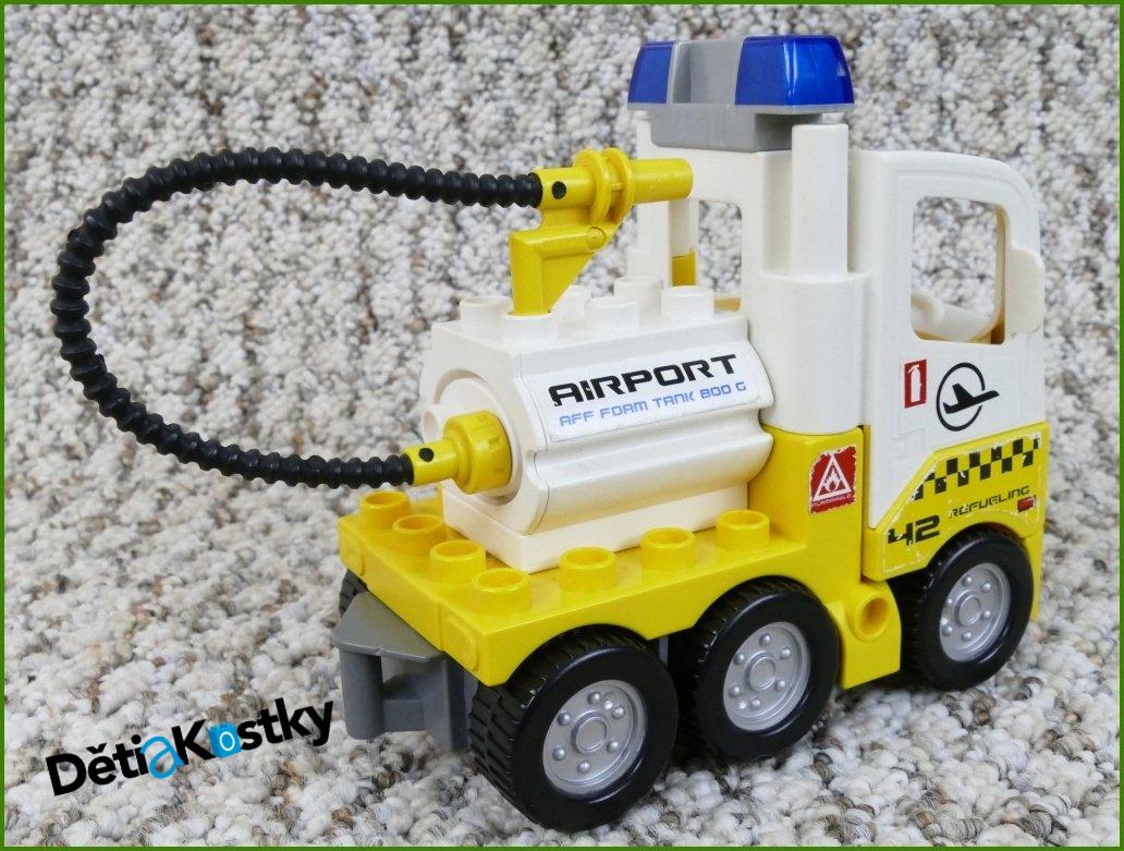 Lego® Duplo® Letištní Tahač s Bílou Cisternou