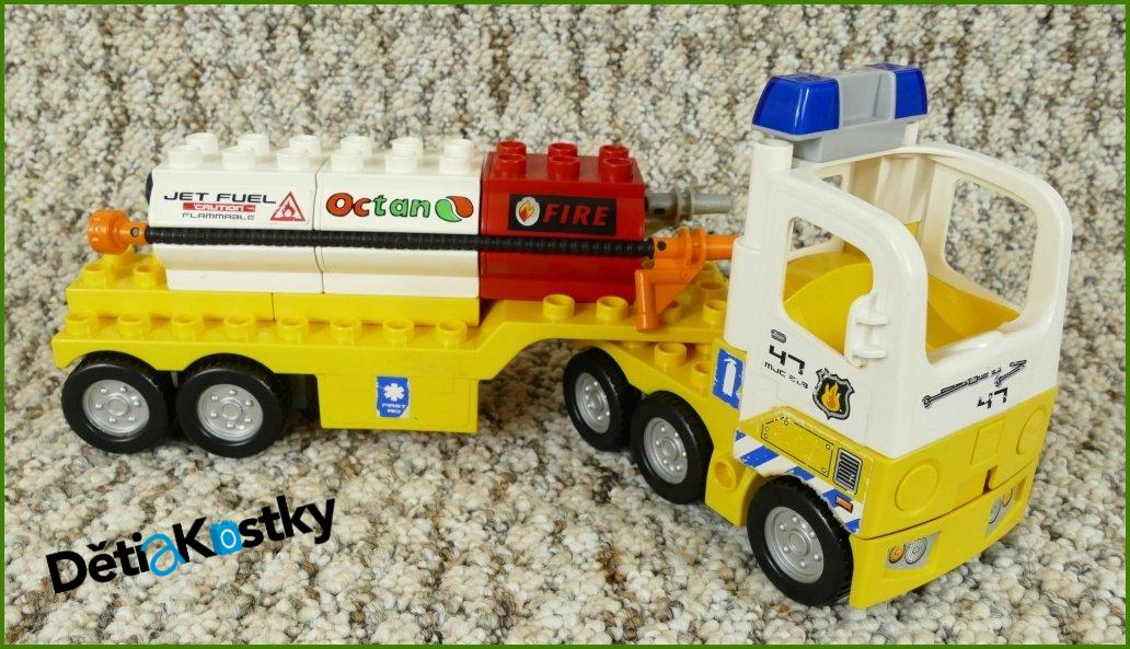 Lego® Duplo® Letištní Cisterna s Majáčkem a Cisternami