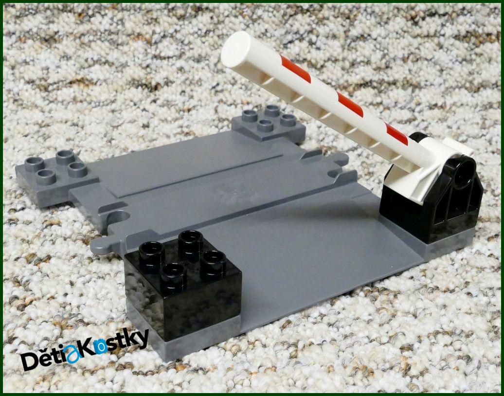Lego® Duplo® Železniční Přejezd s novější závorou