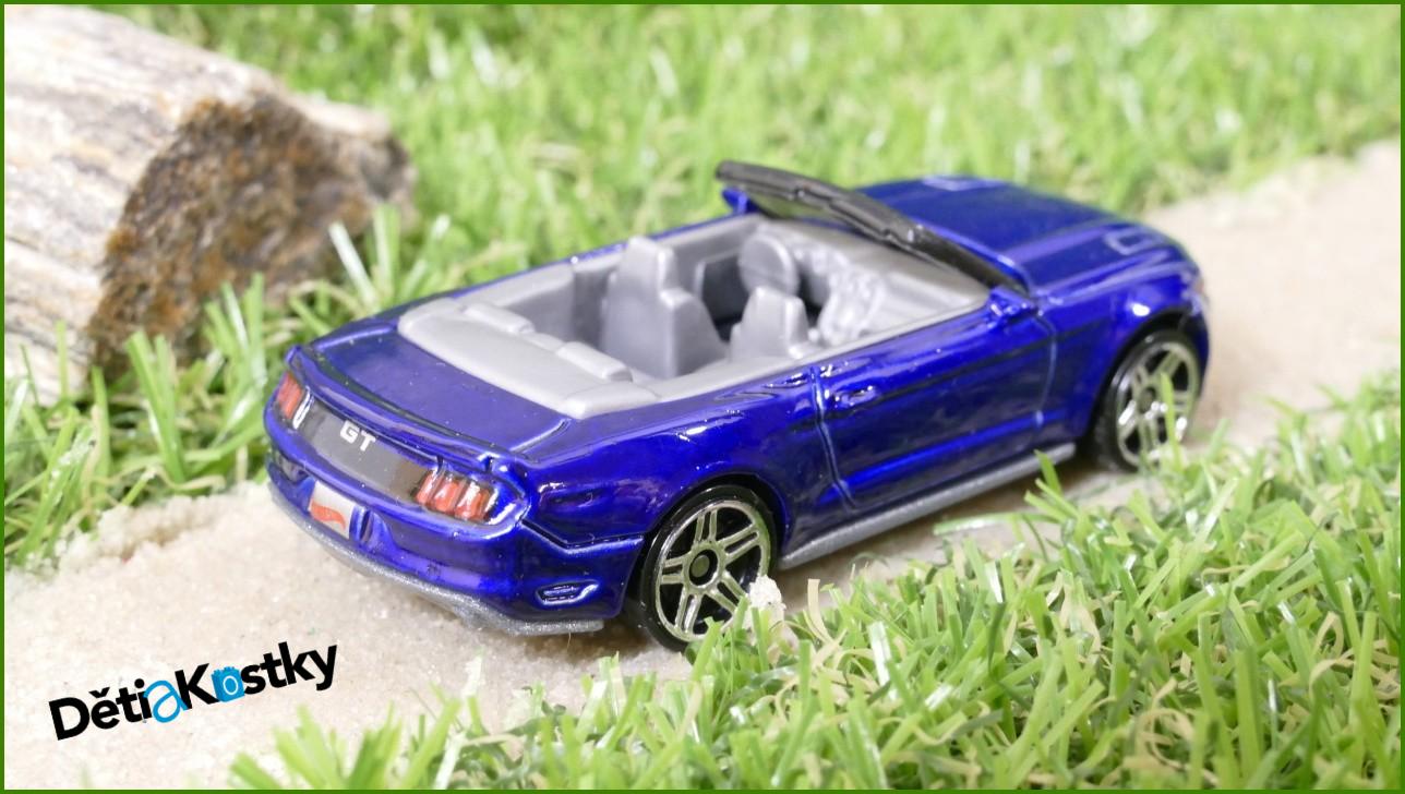 Model Autíčka Hot Wheels 2015 Ford Mustang GT Convertible