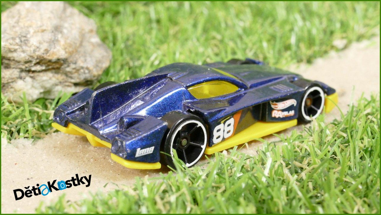 Model Autíčka Hot Wheels Formul8r