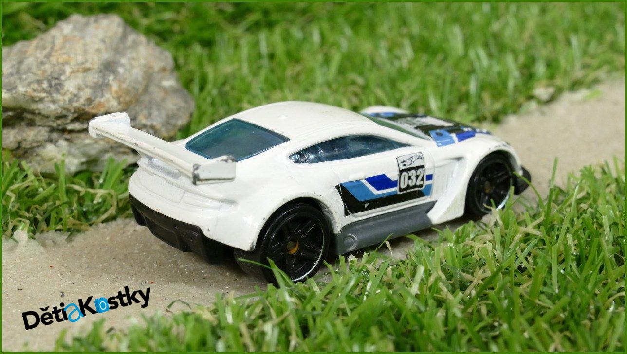 Angličák - Autíčko Hot Wheels Aston Martin Vantage GT3