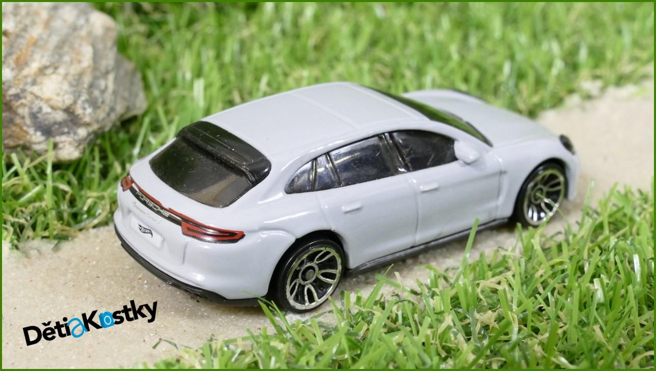 Angličák - Autíčko Hot Wheels Porsche Panamera Turbo S E-Hybrid Sport Turismo