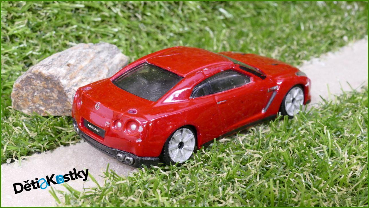 Angličák Bburago 1:43 - 2009 Nissan GT-R - bez zadního křídla