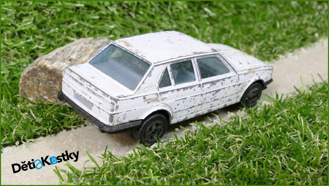 Angličák Bburago 1:43 - Alfa Romeo Giulietta - Chybí levé zadní kolo
