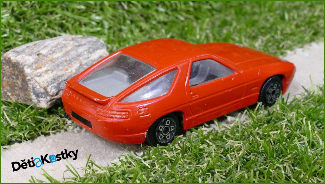 Angličák Bburago 1:43 - Porsche 928 S4