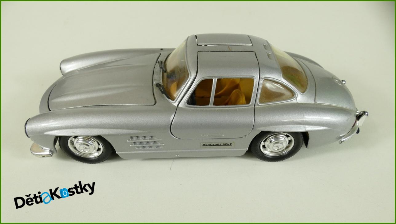 Model Auta Revell 1:24 - Mercedes 300 SL - Bez antény na kapotě