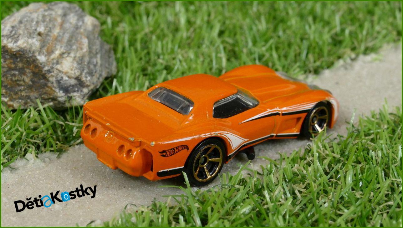 Hot Wheels Autíčko ´76 Greenwood Corvette