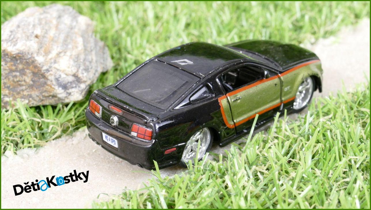 Kovový Model Autíčko Maisto 2006 Ford Mustang GT Need For Speed - gumová kolečka, otevírací dveře