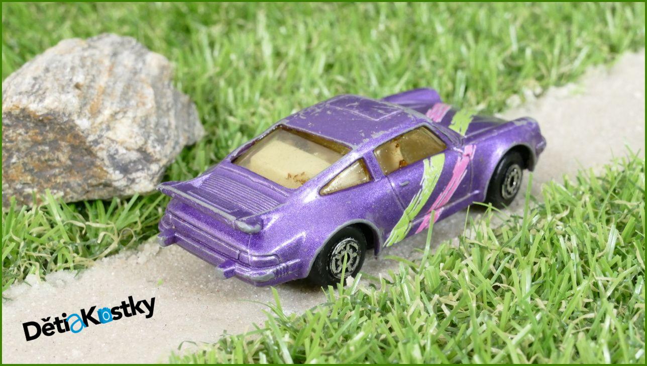 Kovový Model Autíčko Maisto Porsche 911 Turbo - kola horší, špatně se točí, promáčklá střecha
