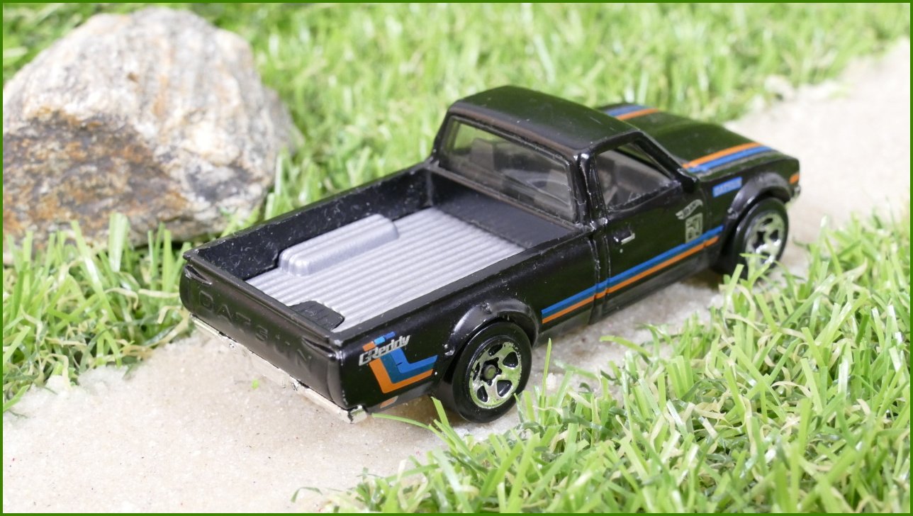 Model Autíčka Hot Wheels Datsun 620