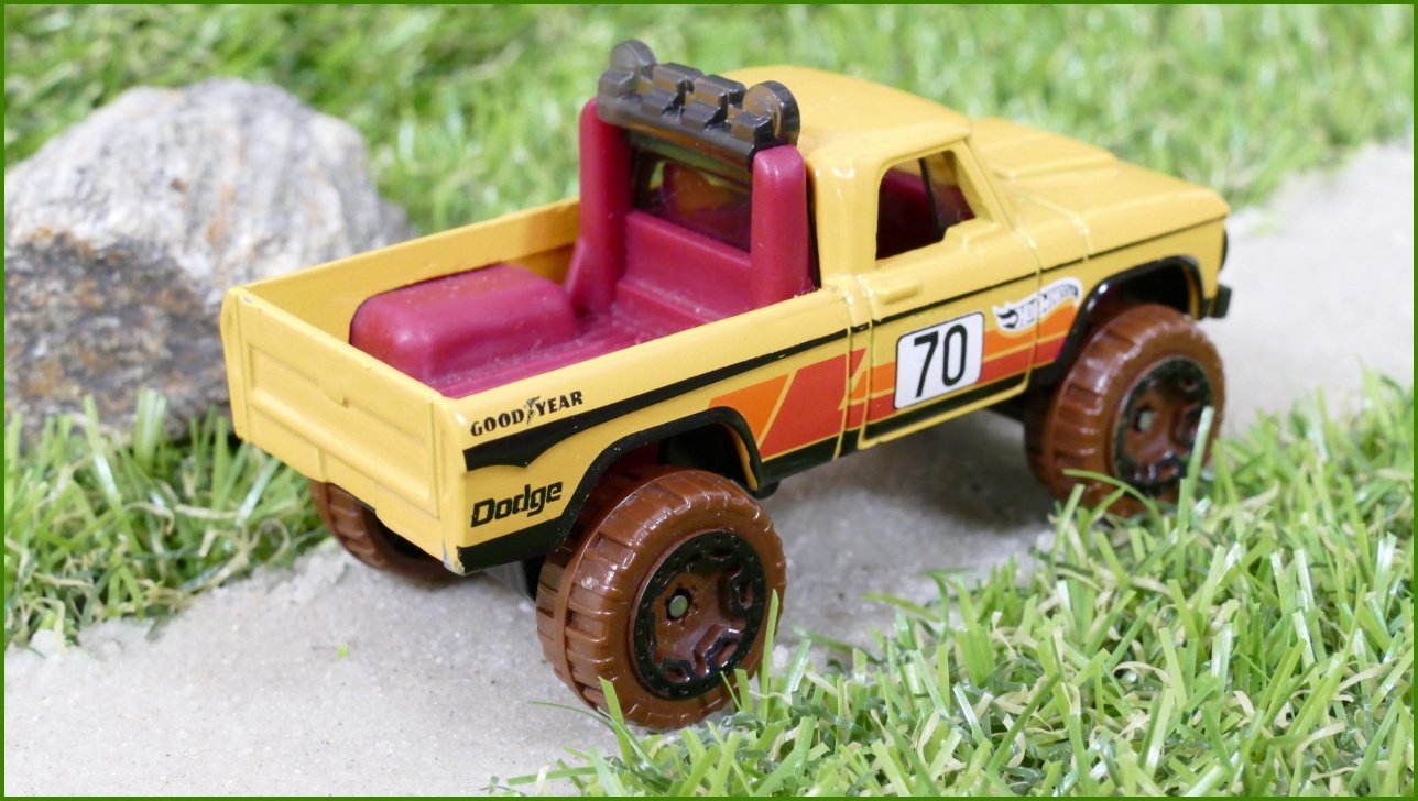 Model Autíčka Hot Wheels ´70 Dodge Power Wagon