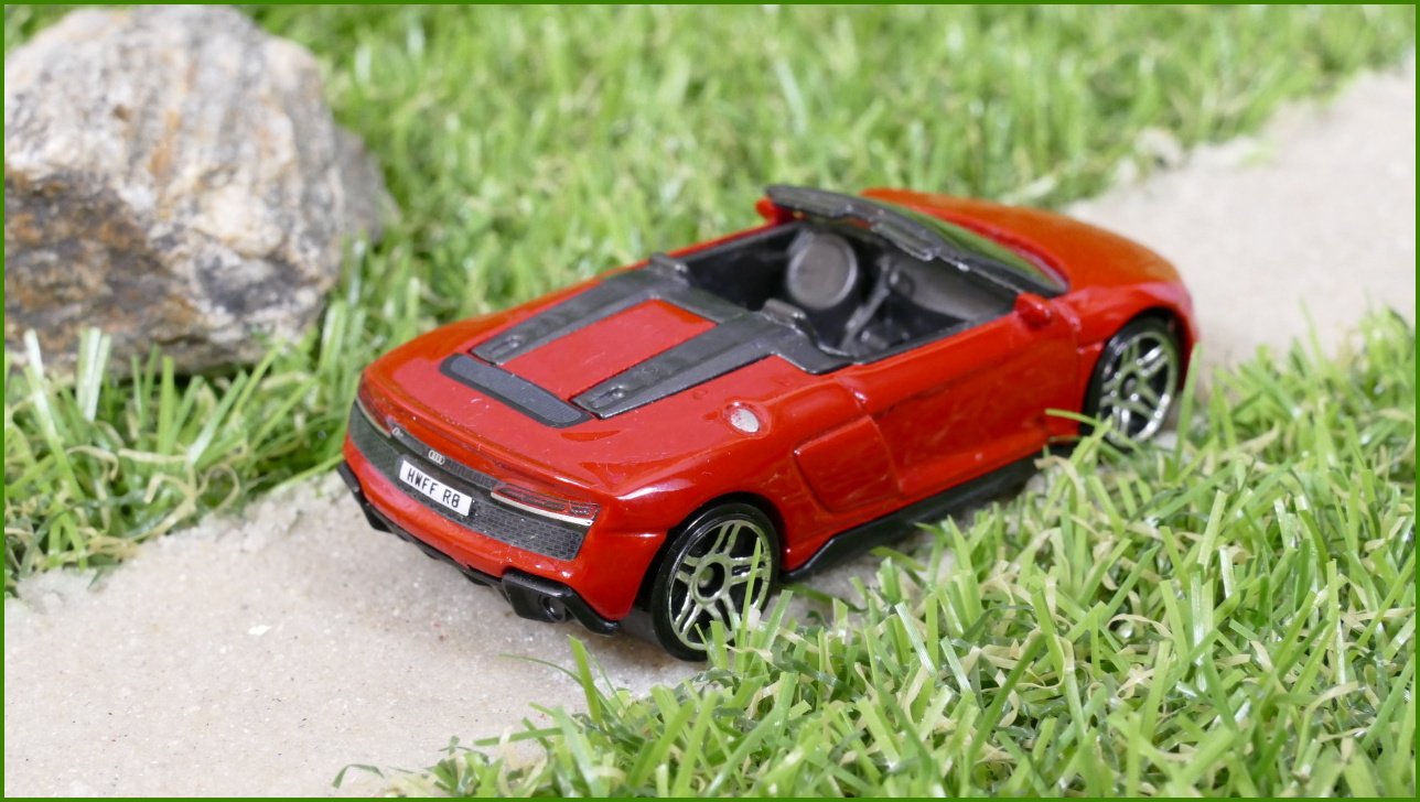 Angličák - Autíčko Hot Wheels 2019 Audi R8 Spyder