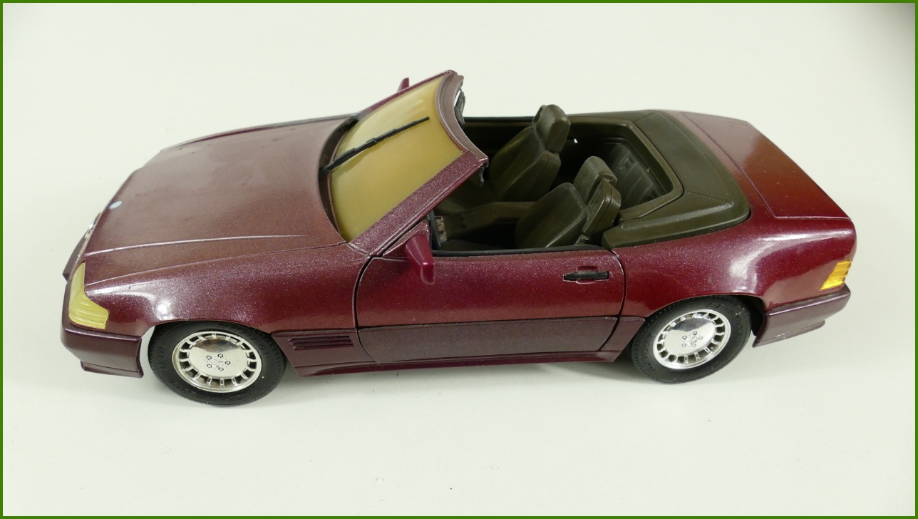 Model Made in Thailand 1:18 - Mercedes-Benz 500 SL (1989) - Viz Popis