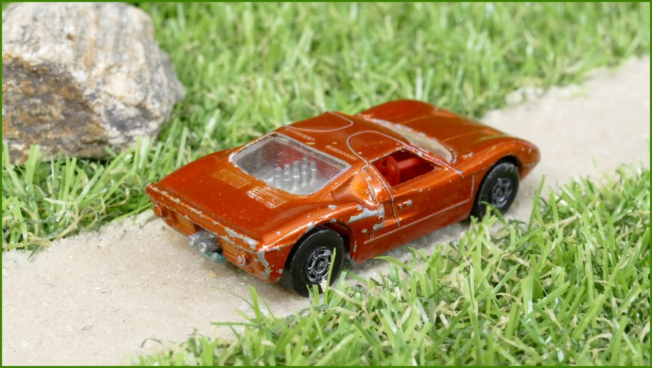 Angličák Matchbox No. 41 - Ford GT (Lesney) - prasklé přední sklo, horší pravý sloupek vepředu