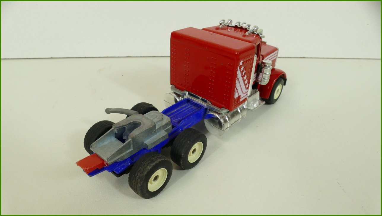 Model Siku Autíčko 2408 Peterbilt - bez světel, komínů a zrcátek